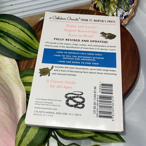 Reptiles and Amphibians: A Fully Illustrated, Authoritative and Easy-to - Picture 2 of 2